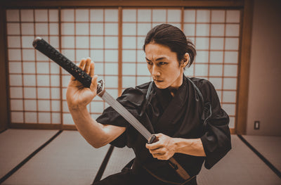 ¿Cómo se convirtió la katana en un símbolo de la tradición samurái?